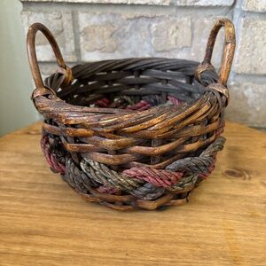 Vintage Round Woven Basket w/ Braided Colored Accent Decor Rustic Cottagecore 7"
